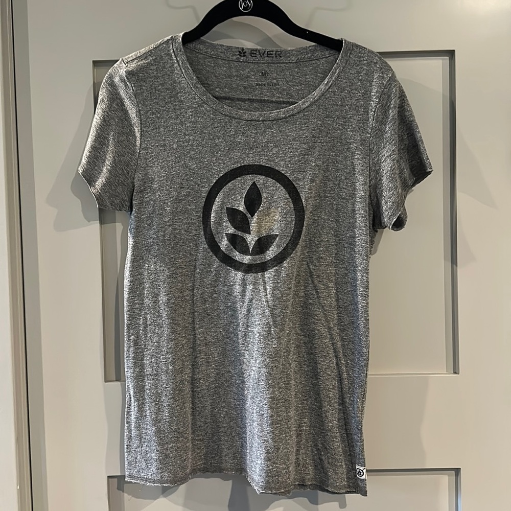 Ever Brand women’s medium gray signature Tee! So cute and classic!